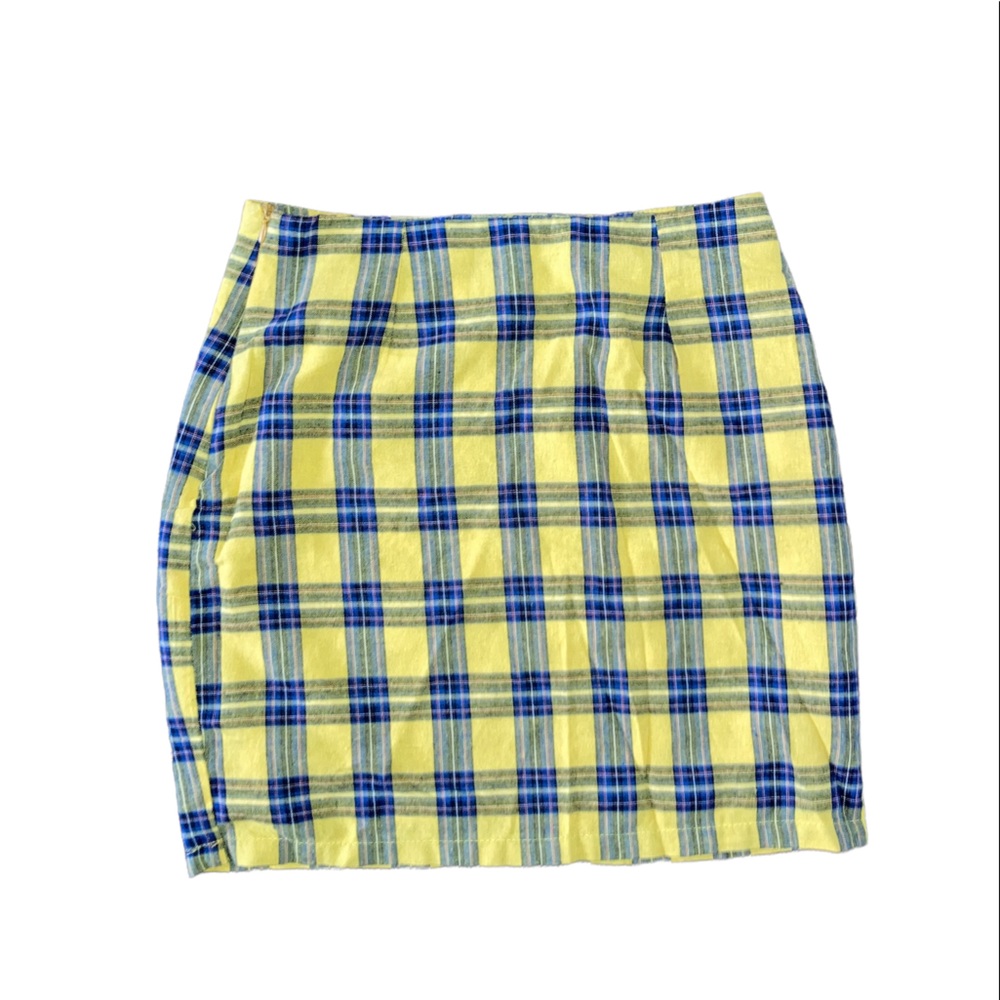 Cute plaid mini skirt!